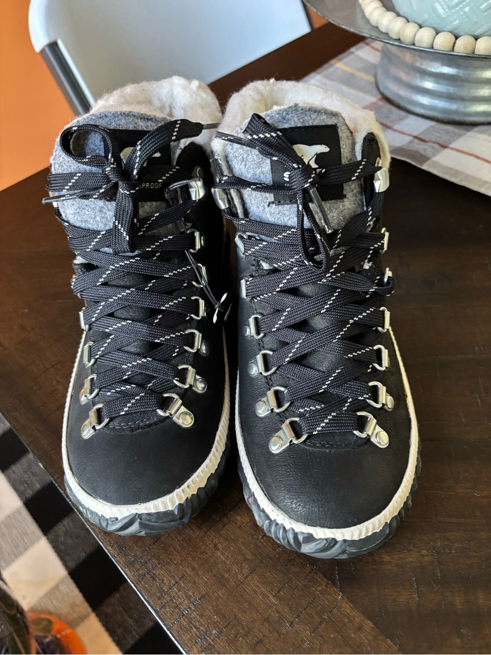 Sorel Black Lace-Up Women's Winter Boots size 7